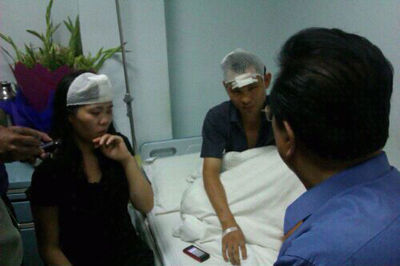 李双江到医院探望伤者夫妇